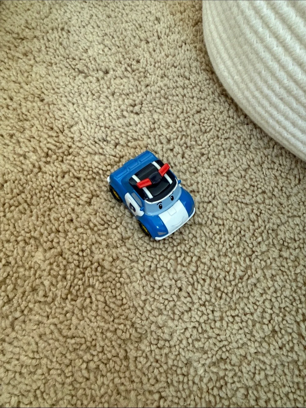 Robo cop Poli Police Toy Car with Red Light Bar